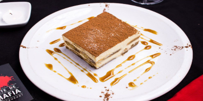 Postre<br>Tiramisú<br>(Autentico postre artesanal con queso mascarpone, vainillas y almibar de café)