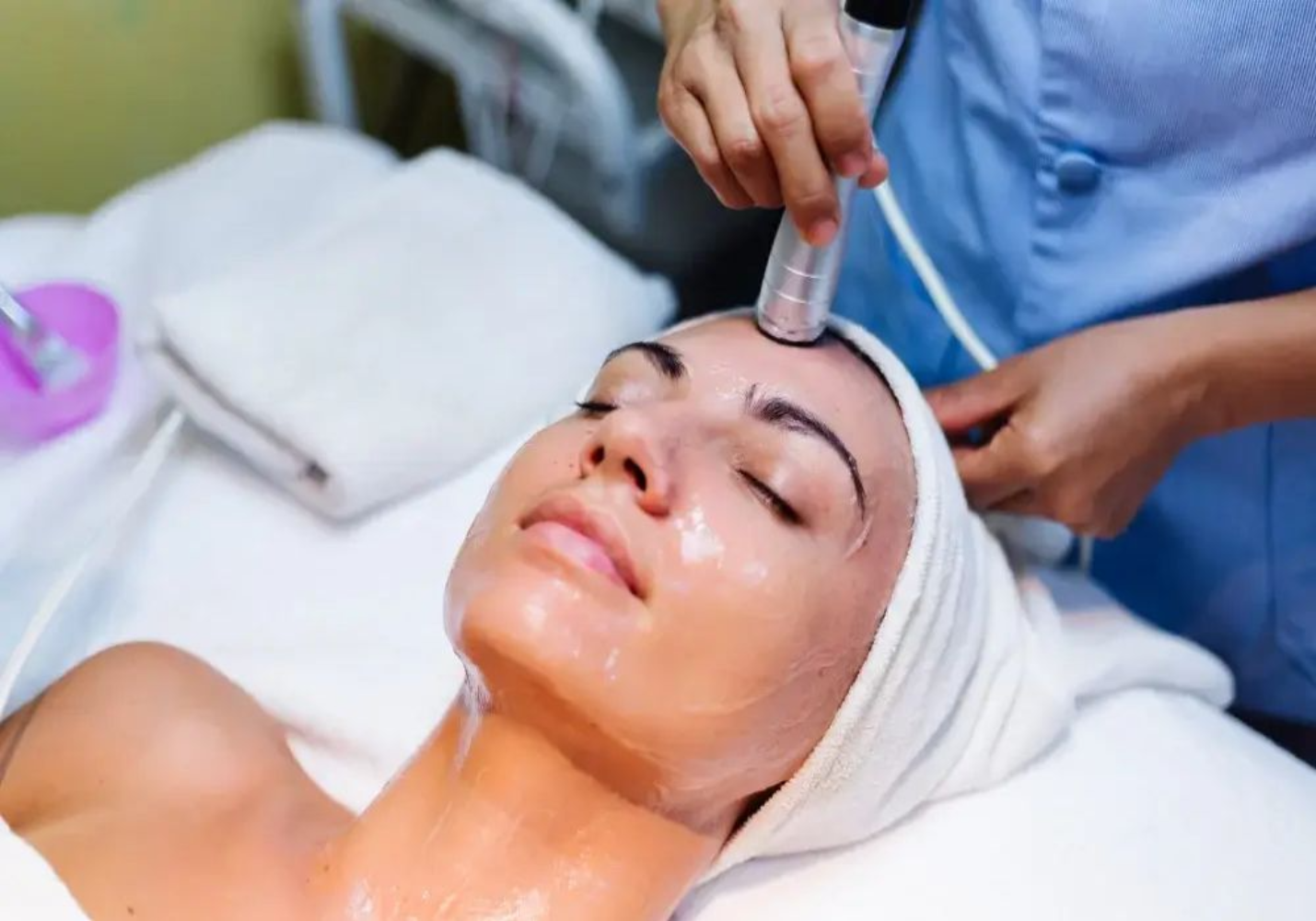 Rejuvenece tu rostro con Radiofrecuencia Multipolar Facial: ¡Descubre la belleza que reside en ti!