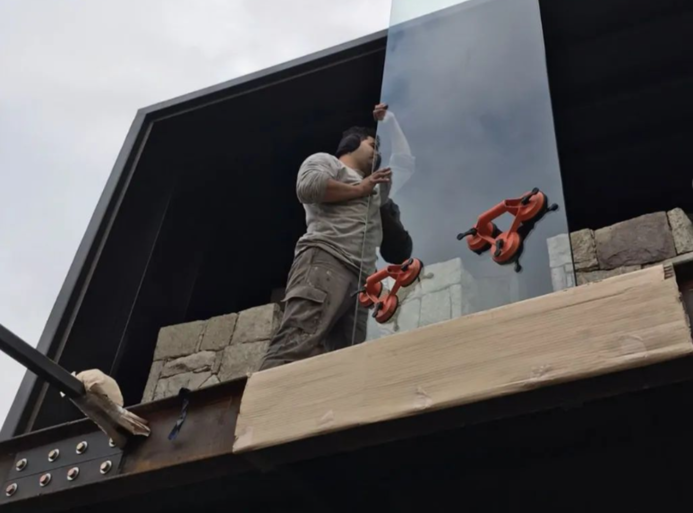 Provisión e instalación de vidrios